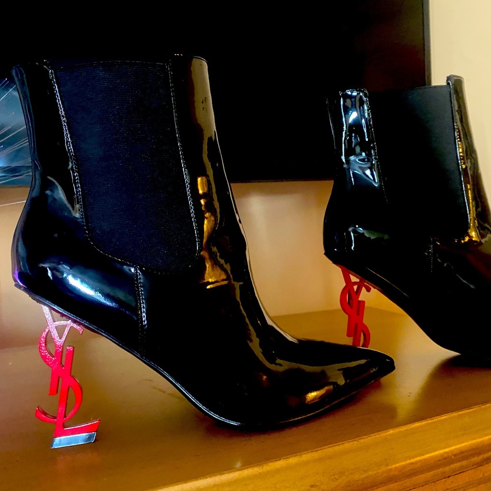Yven Saint Laurent black boots